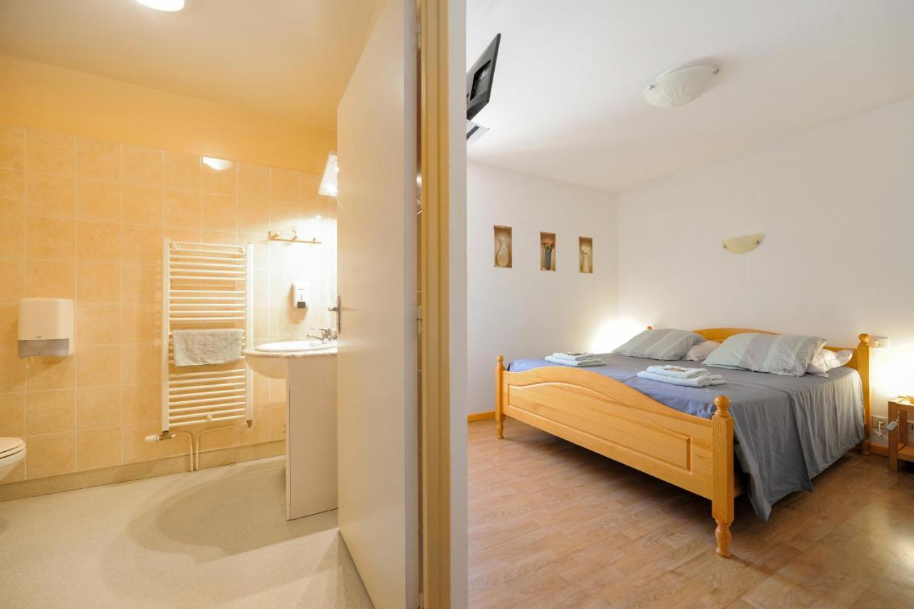Chambres D'Hotes De L'Auberge L'Astrassadou Rézentières 외부 사진
